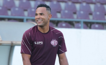 Tigre confirma acerto e Lúcio Flávio já chegou