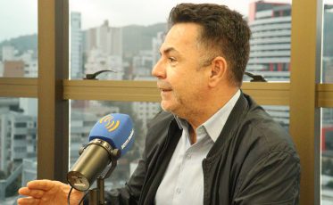 [Áudio] “Votarei de acordo com o que for melhor para Santa Catarina, sem alinhamento automático a qualquer ideologia”, diz Vampiro