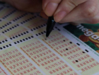 Concurso 3041 da Mega-Sena: veja os números sorteados nesta quinta-feira (6)