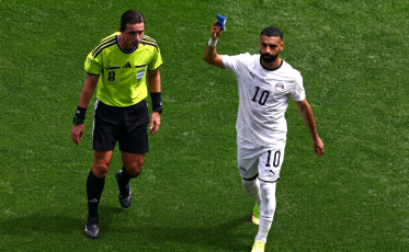 Entre cartões e pressão: como foi o primeiro jogo de Ramon Abatti na Copa