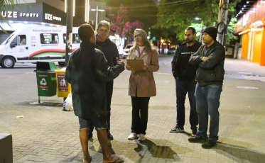 Noite mais fria do ano em SC mobiliza ação e acolhe moradores de rua em Criciúma