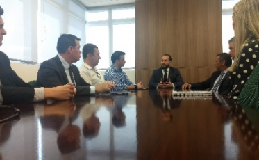 Uma reunião para prevenir paralisação de serviços na saúde (VÍDEOS)