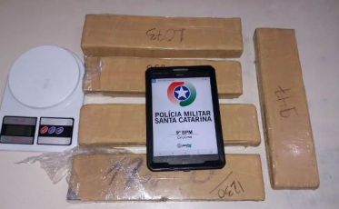 Três homens são presos com cinco quilos de maconha