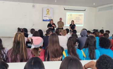 Estudantes participam de palestra interativa sobre segurança no trânsito em Arroio do Silva