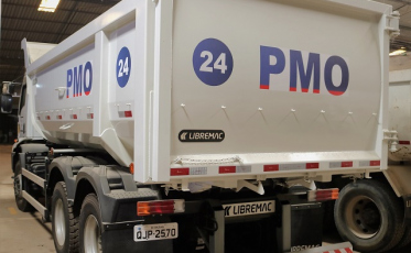 Maquinário na praça