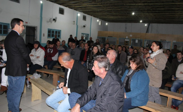 Moradores do Encruzo verificam projeto de pavimentação