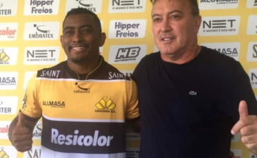Criciúma apresenta Marcos Vinicius