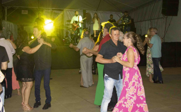 Alta gastronomia, música e muita diversão marcam o jantar dançante ‘Uma Noite nos Mares do Sul’