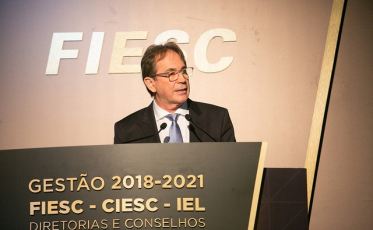 Empossada a nova diretoria da Fiesc