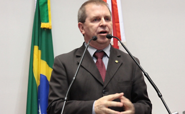 Líder do Governo Moisés se mostra preocupado com os incentivos fiscais