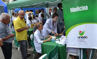 Unesc discute o AVC na praça Nereu Ramos