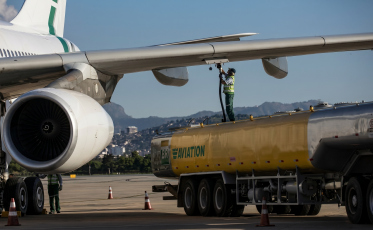 Petrobras reduz em 14,2% preço do combustível usado em aviões após meses de alta