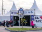 Festa da Tainha abre com público acima do esperado e projeta até 70 mil visitantes 