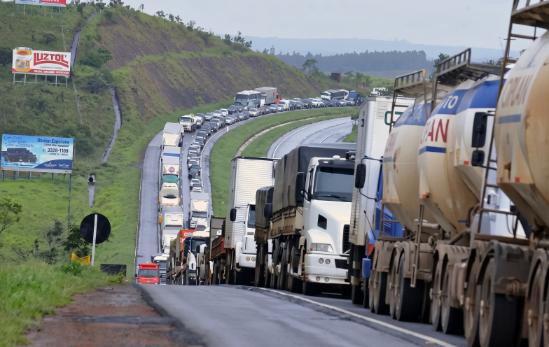 Paralisação dos caminhoneiros chega a Itajaí e pode avançar para outras regiões de SC