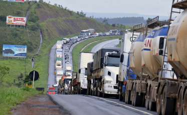 Paralisação dos caminhoneiros chega a Itajaí e pode avançar para outras regiões de SC