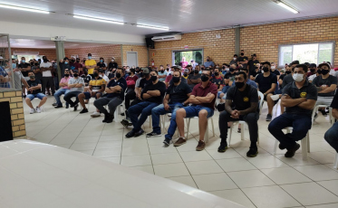 Mineiros mantêm greve para segunda-feira