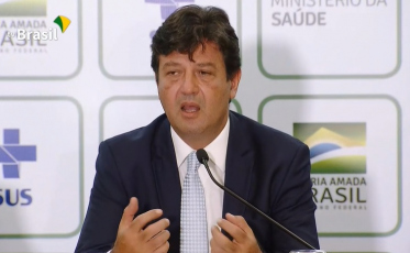 Ministro confirma primeiro caso de coronavírus no Brasil (VÍDEO)