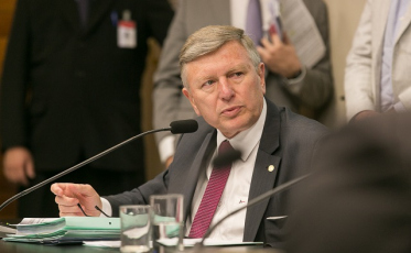 Projeto que beneficia quem pede nota fiscal avança na Alesc