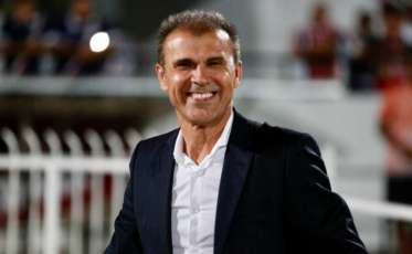 Milton Mendes reestreia no Santa Cruz com vitória