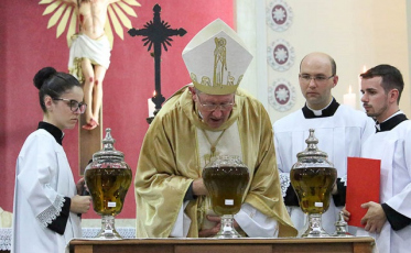 Amanhã tem Missa dos Santos Óleos