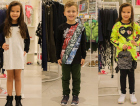 Cores e estampas interativas ganham destaque na moda kids