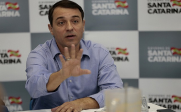 Carlos Moisés deve reassumir ainda nesta sexta-feira