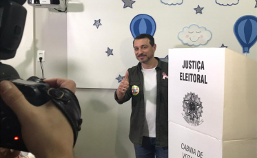 Carlos Moisés vota em Tubarão