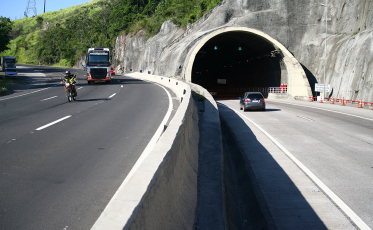 DNIT recupera BR-101 no Morro do Formigão