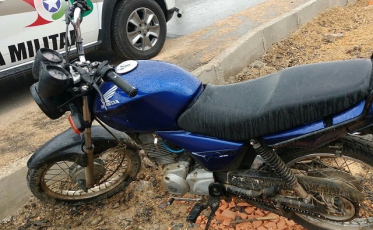 Moto com IPVA atrasado há 15 anos é apreendida