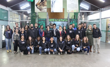 Integrantes do projeto Tamar visitam Museu de Zoologia da Unesc