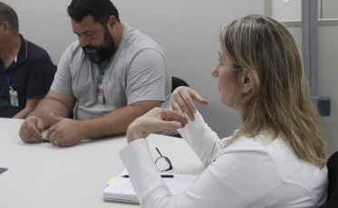 Praça Nereu Ramos é contemplada com mutirão de limpeza