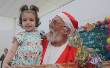 Casa Guido promove festa de Natal com chegada do Papai Noel de helicóptero 