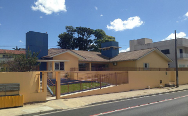 Marca de moda feminina realiza bazar em prol da Nossa Casa