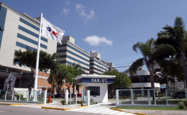 Advogada ofendida por desembargador terá desagravo público da OAB/SC