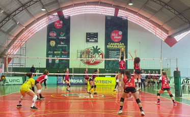 Vôlei Mampi classificado para final da Olesc