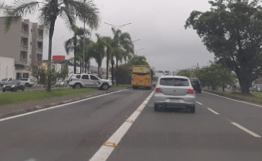 Pedestre é atropelado por ônibus na Avenida Centenário 