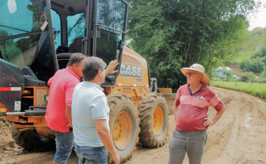 Orleans intensifica manutenção de estradas no interior