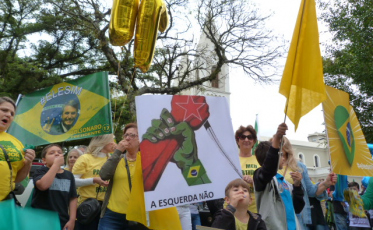 Ato na Nereu Ramos reúne apoiadores de Bolsonaro (VÍDEO)