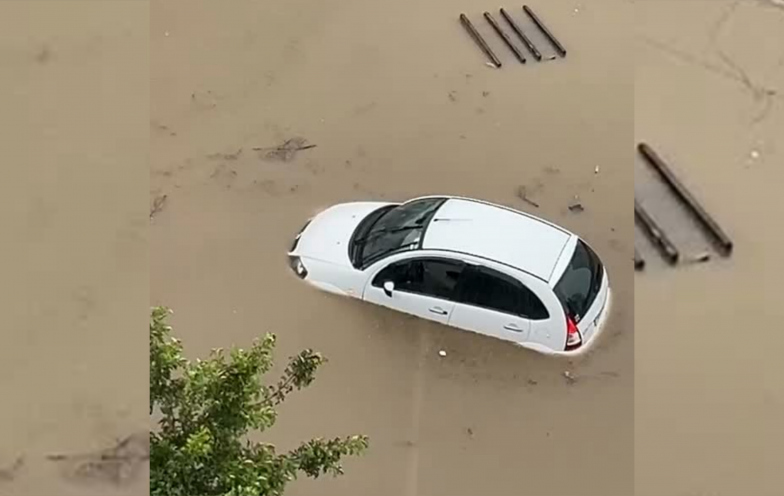 Temporal alaga ruas, suspende aulas e fecha unidade de saúde em Criciúma