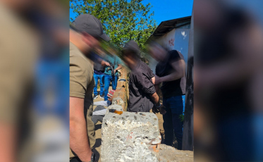 Dupla é presa por roubo com faca em Criciúma; moto furtada é recuperada