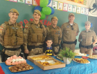 Menino realiza sonho de ter a PM no aniversário
