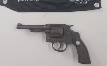 Após ameaçar a companheira, jovem armado é preso em Criciúma