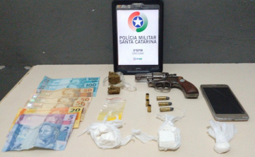 Um preso com drogas e arma em Criciúma