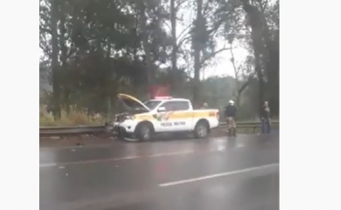 Pista molhada e acidentes na SC-108. Até uma viatura envolvida (VÍDEO)