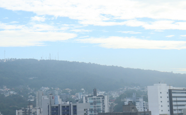 Sol aparece aos poucos e chuva pode chegar durante a noite no Sul de SC