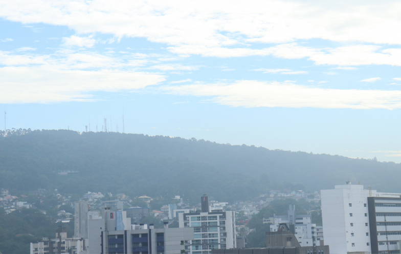 Sol aparece aos poucos e chuva pode chegar durante a noite no Sul de SC