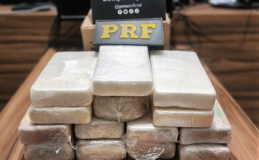 Imbituba: PRF e PM apreendem R$ 1 milhão em drogas dentro de veículo na BR-101