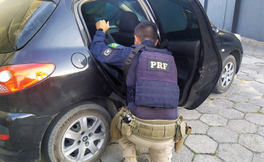 Homem que furtava residências em cidades do Sul é preso pela PRF na BR-101