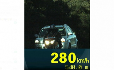 Motocicleta flagrada a 280km/h na BR-101