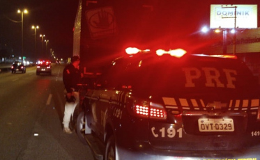 PRF flagra contrabando de seis mil garrafas de vinho na BR-101